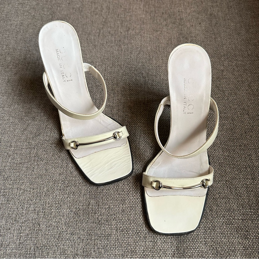 Vintage white Gucci horsebit heels - Picture 2 of 8